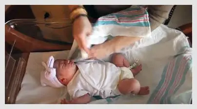 step3-of-newborn-swaddling-technique-3